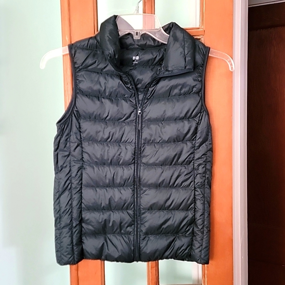 Uniqlo Vest Like New Small